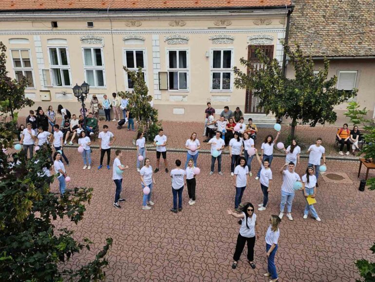 Iriški maturanti prvi put plesali kadril