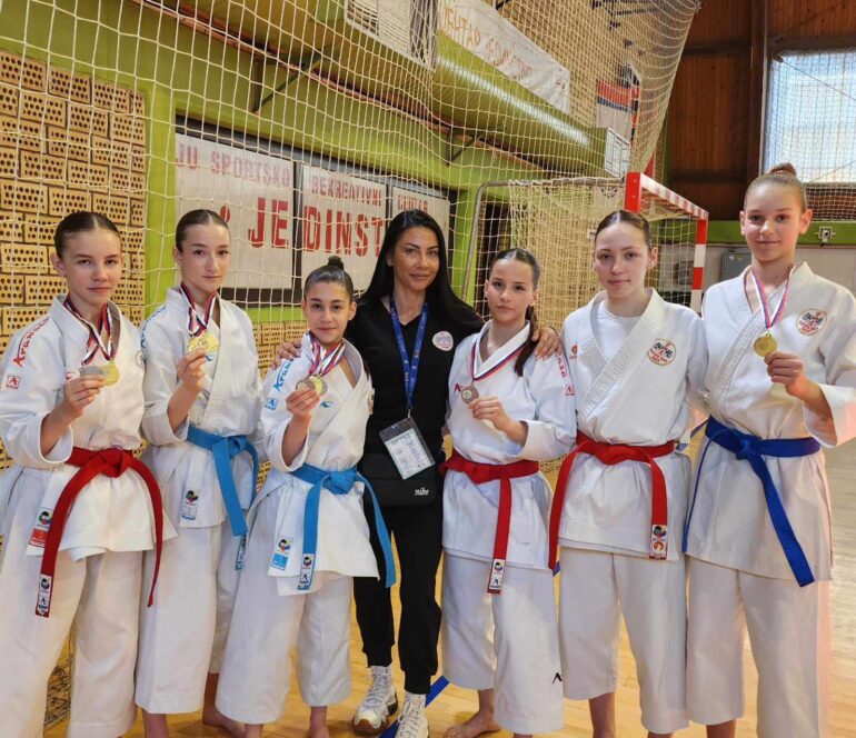 Sedam medalja za Mitrovčanke na Kupu Vojvodine u karateu