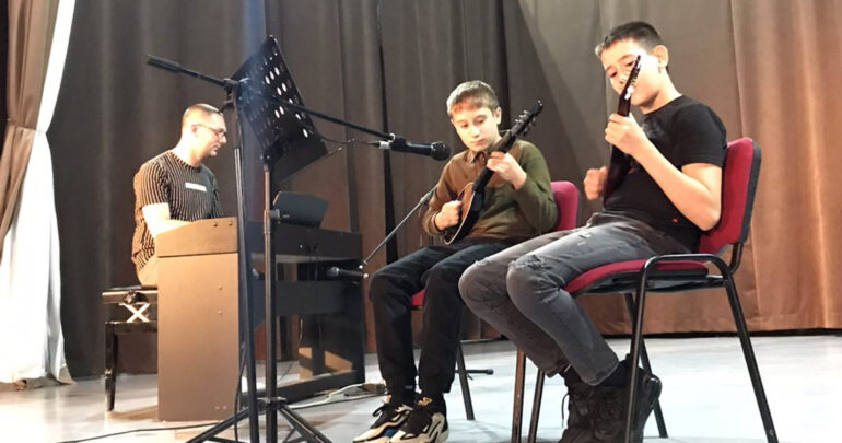 Promotivni koncert „Tošinih“ đaka za pećinačke osnovce