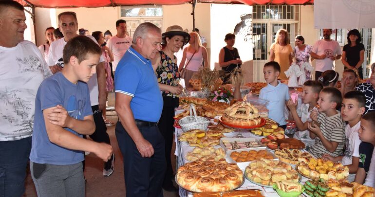 Gibanica zamirisala Ašanjom