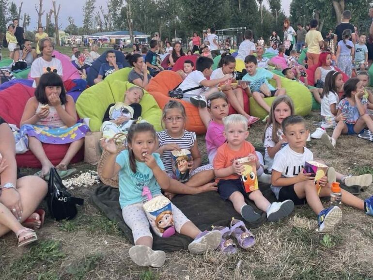 Bioskop na otvorenom: večeras projekcija filma “Tvigson i morsko čudovište”