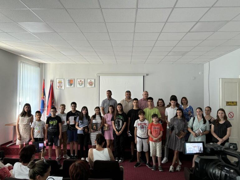 Nagrađeni najbolji iriški đaci