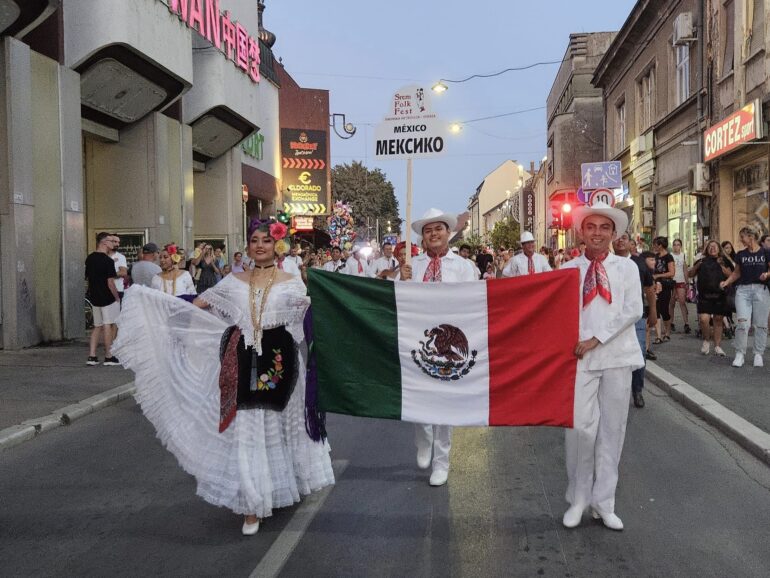 SREM FOLK FEST: Večeras bez defilea