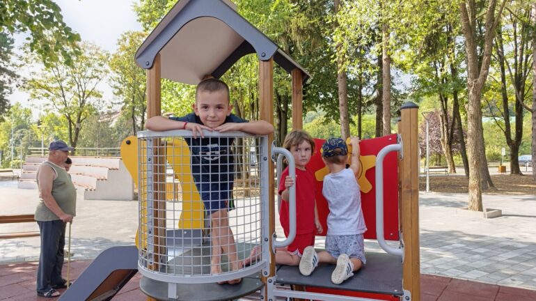 Otvoren rekonstruisani park u centru Vrdnika