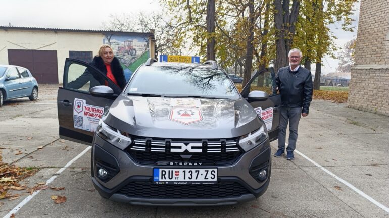 Novo vozilo za obuku učenika drumskog smera u Rumi