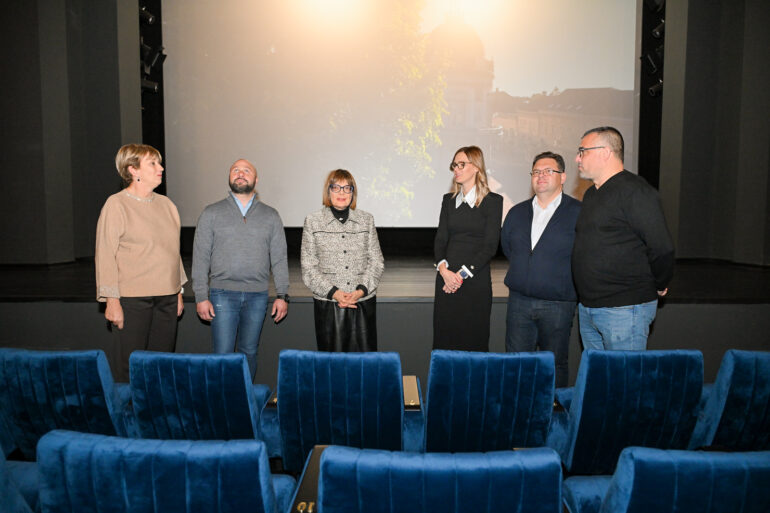 Gojkovićeva i Nedimović obišli obnovljeno Pozorište u Sremskoj Mitrovici