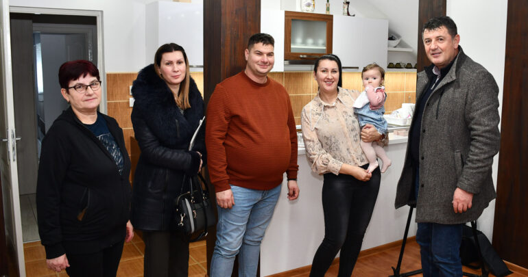 Po 40 hiljada dinara za 101 bebu iz pećinačke opštine