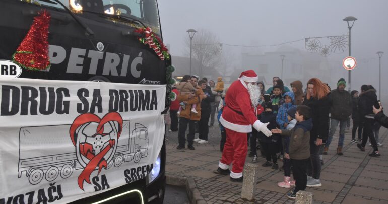 Konvoj sa srcem za pećinačke mališane