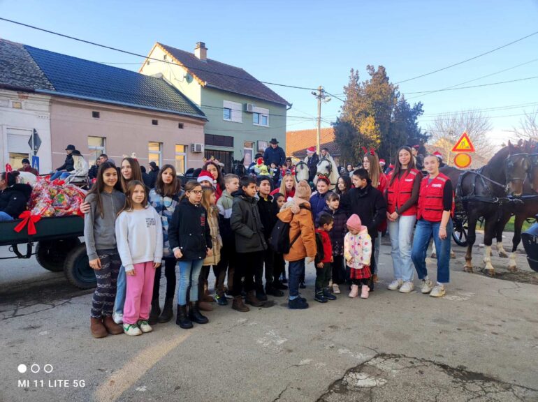 Paketići Crvenog krsta-Jedan paketić, mnogo ljubavi