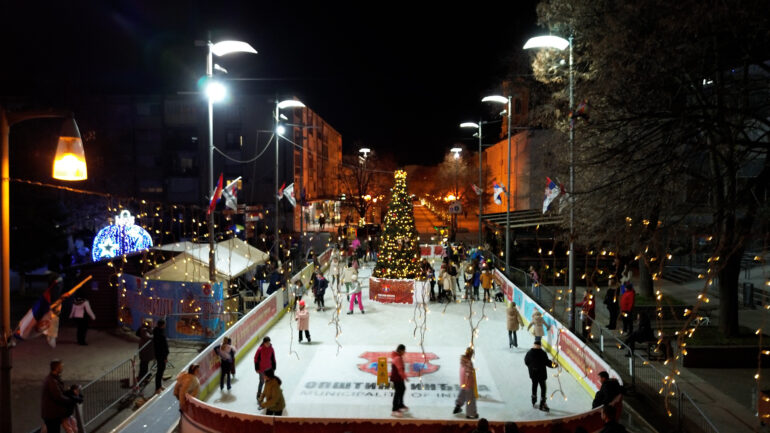 Otvoreno klizalište u Inđiji