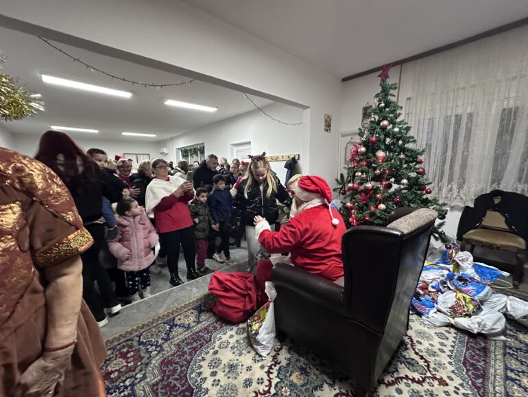 U beočinskom selu Brazilija održana tradicionalna akcija darivanja novogodišnjih paketića