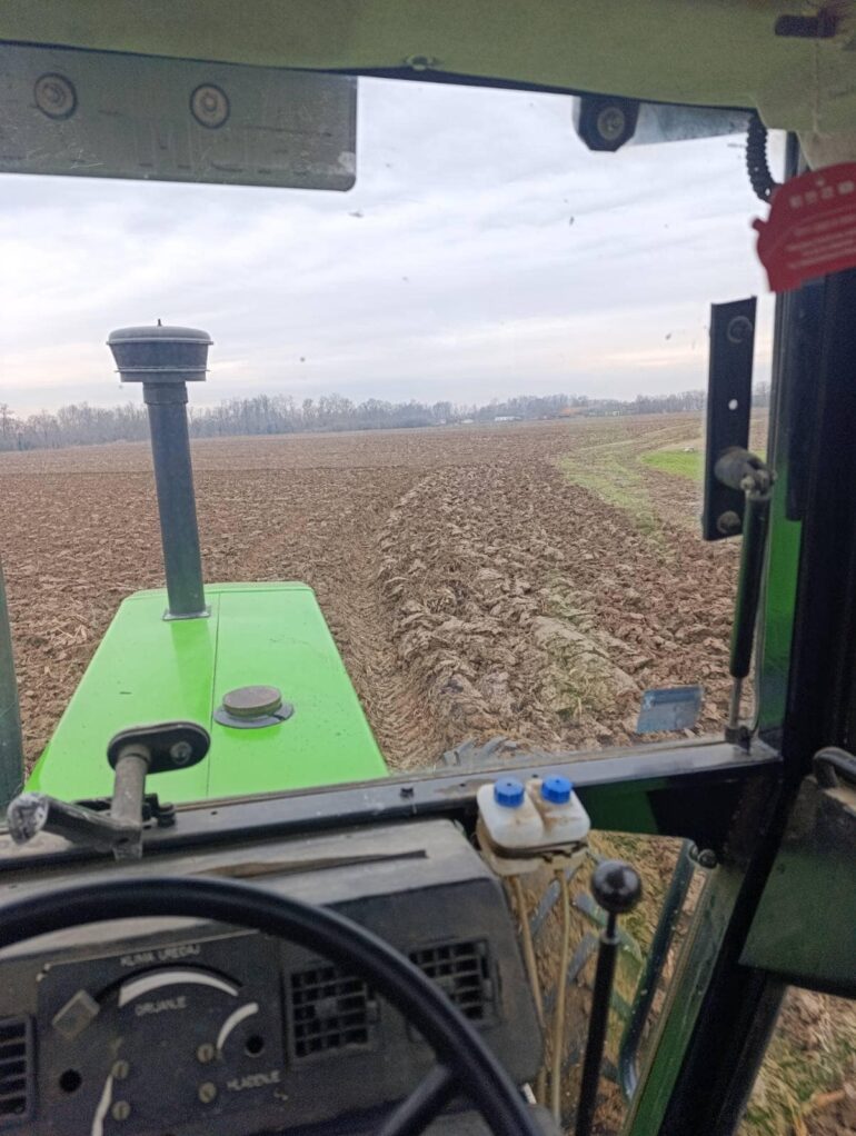 Jesenje oranje se ne sme preskočiti