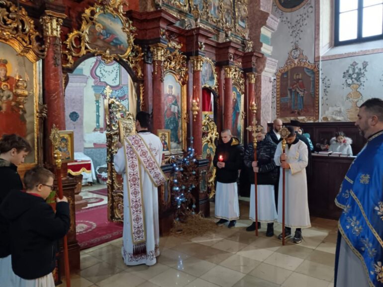 Gradonačelnik Nedimović na liturgiji u Laćarku