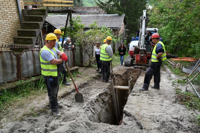 Obilazak radova na izgradnji kanalizacione mreže u Starom Rakovcu