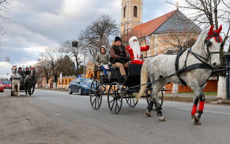 Deda Mraz u poseti malim Šimanovčanima