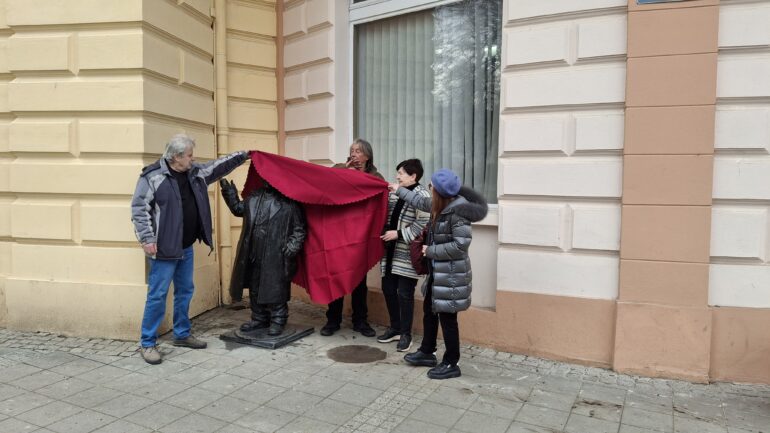 U Mitrovici otkriven spomenik Jusi