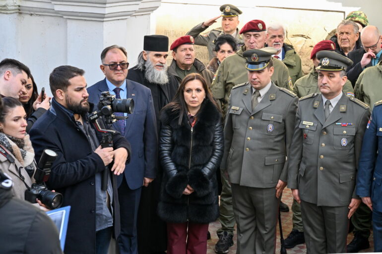 Sekretarka Ćirić Bošković položila venac na grob kralja Milana Obrenovića u manastiru Krušedol