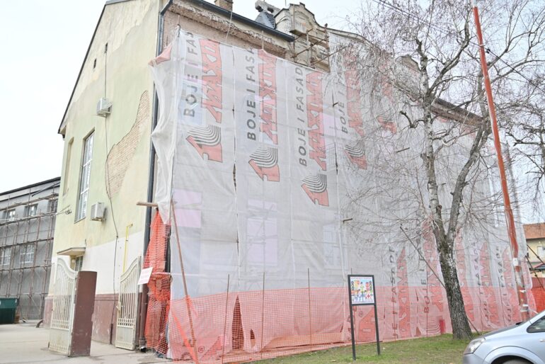 Nova fasada na objektu Loline škole u Rumi