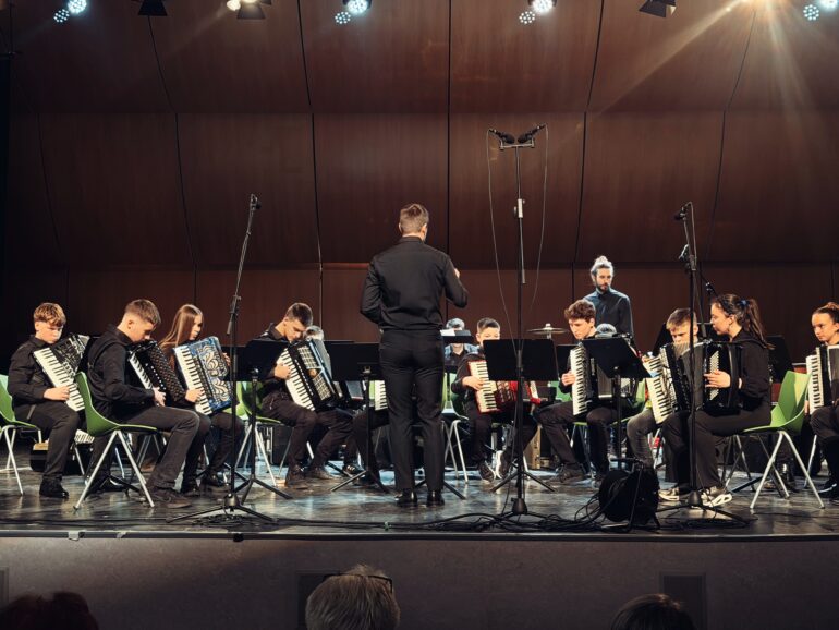 Orkestar harmonika iz Rume