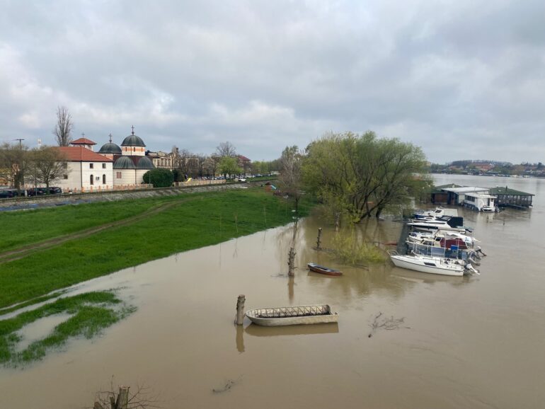 U porastu vodostaj reke Save kod Sremske Mitrovice