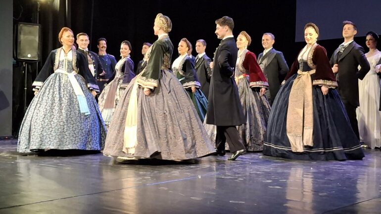 Ansambl “Kolo” oduševio Mitrovčane