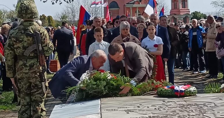 Delegacija Opštine Pećinci odala počast herojima Sremskog fronta