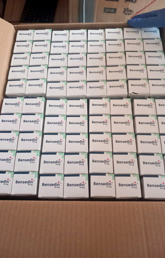 Policija zaplenila pola miliona tableta i oružje – uhapšen muškarac u Staroj Pazovi