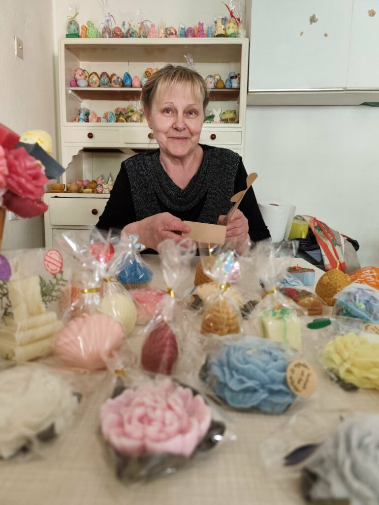 Radoslava Đorđević iz Šida izrađuje eko mirišljave svećice – Čarolija u vosku