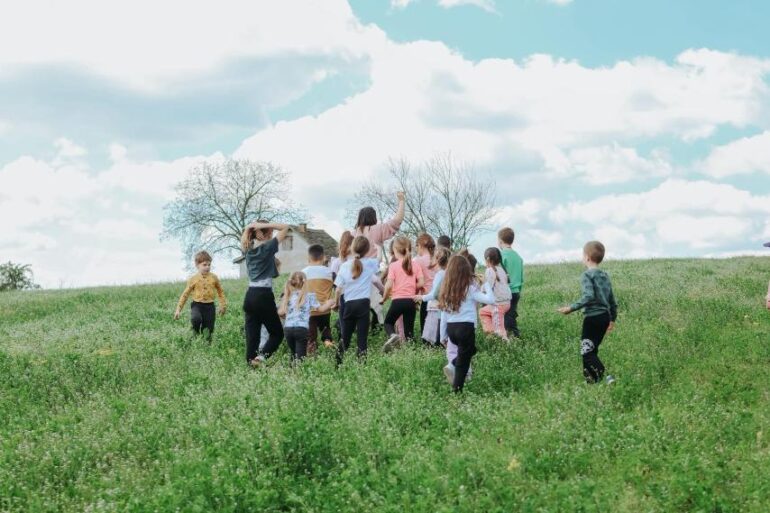 Šumska pedagogija-pustite decu da se isprljaju