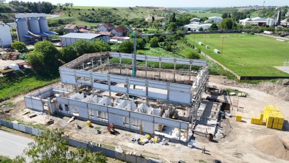 Treći mesec izgradnje sportske hale u Irigu