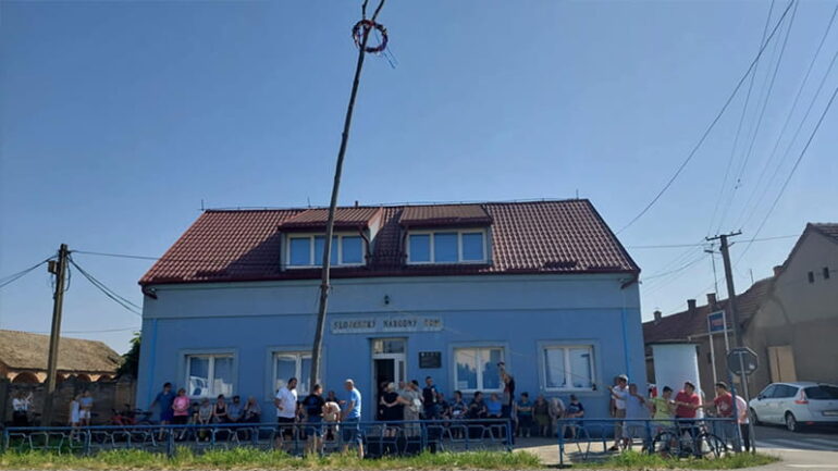 U nedelju rušenje majskog drveta