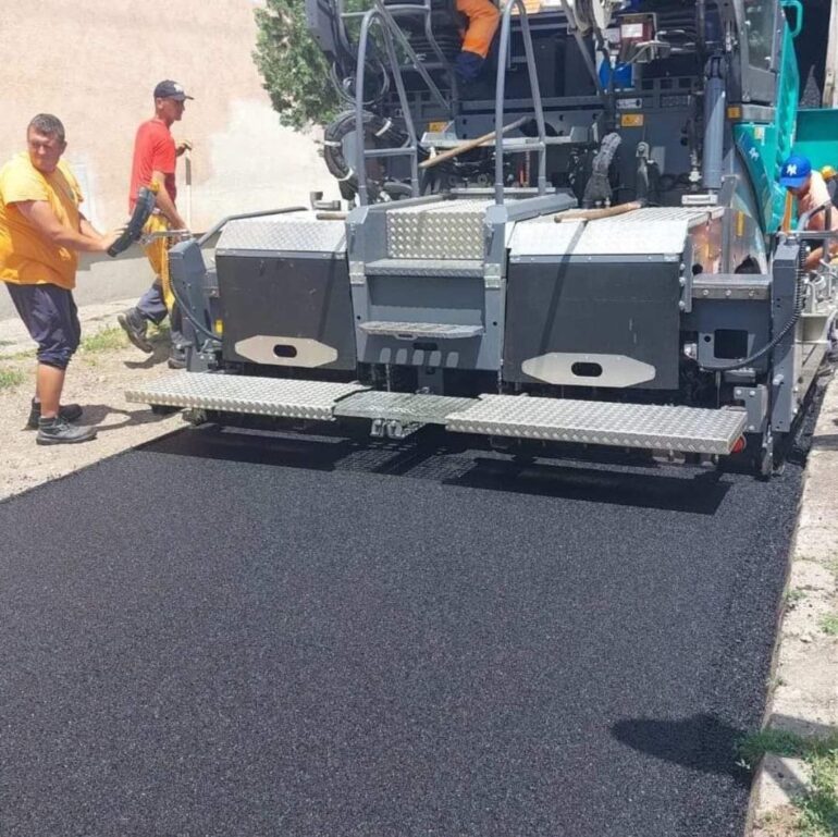 Asfaltirana Vinogradarska ulica u Beški