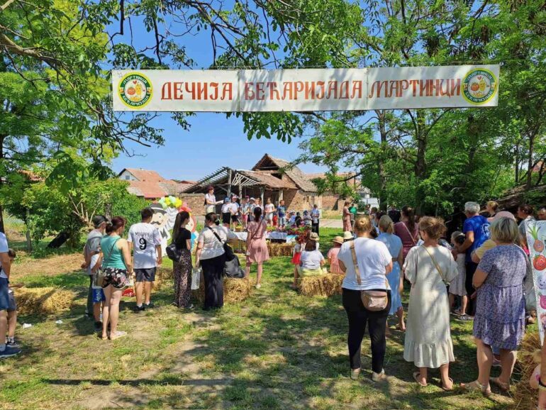 Peta dečija Bećarijada u Martincima