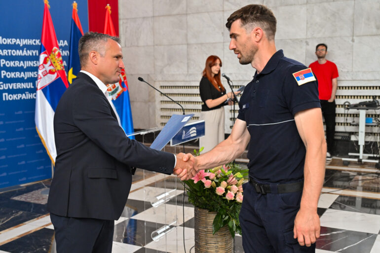 Dobrovoljnim vatrogasnim društvima u Vojvodini dodeljeni ugovori vredni 29 miliona dinara