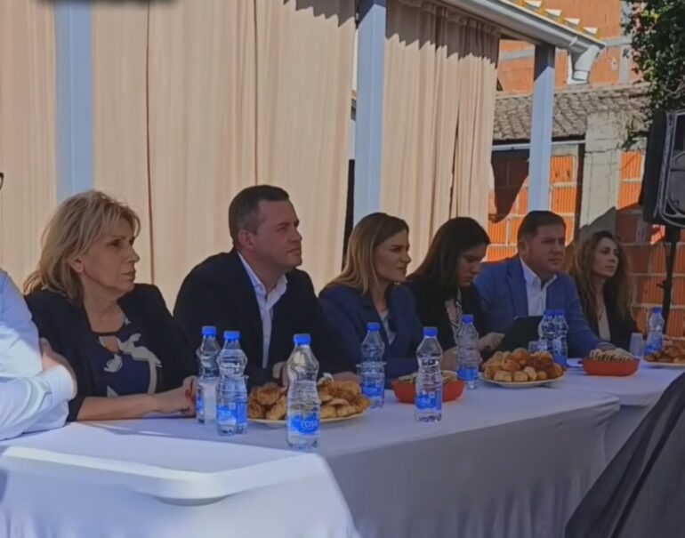 Ministarka u poseti inđijskoj porodici Veledinović