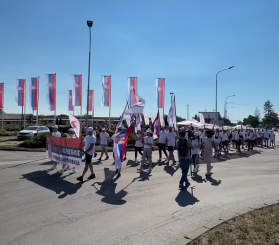 Peške na skup „Srbija jedna porodica“