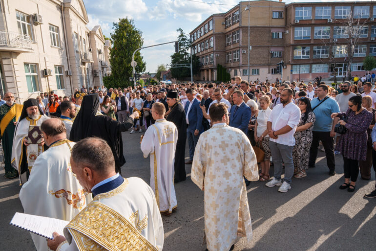 Inđija obeležila slavu Duhove
