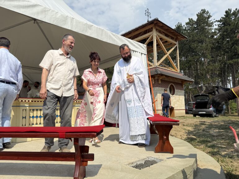 Osvećenje temelja crkve u Borkovcu u Rumi