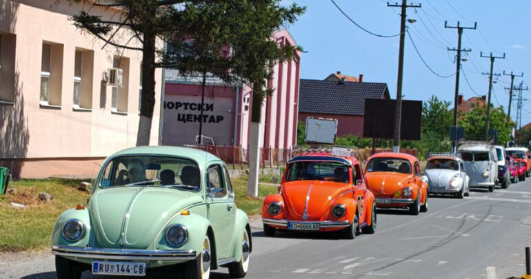 Bus-buba skup još jednom spojio ljubitelje oldtajmera u Pećincima