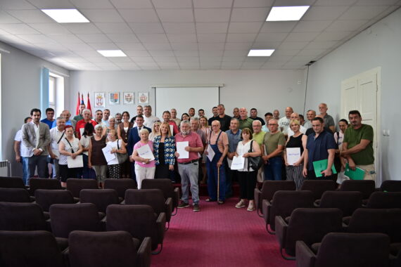 Zamena stolarije, kotlova, fasade- podrška za 45 iriških porodica
