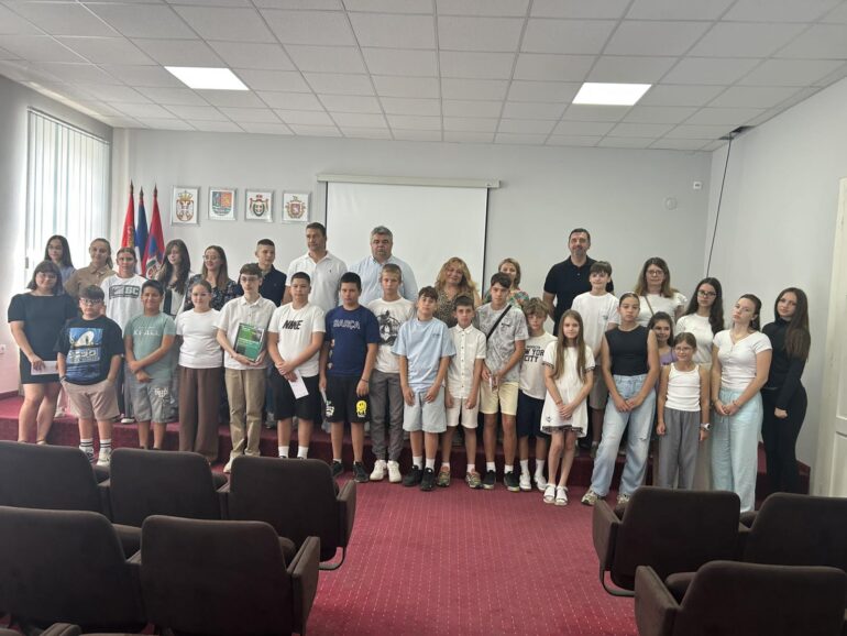 Nagrađeni najbolji đaci iriške opštine