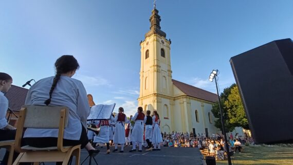 Pod svodovima vekova-Etno-fest i obeležavanje 260 godina hrama u Laćarku