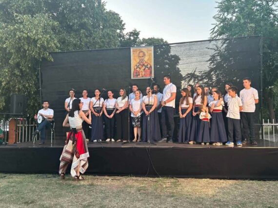 Vidovdansko sabranje dečijih horova u Mačvanskoj Mitrovici