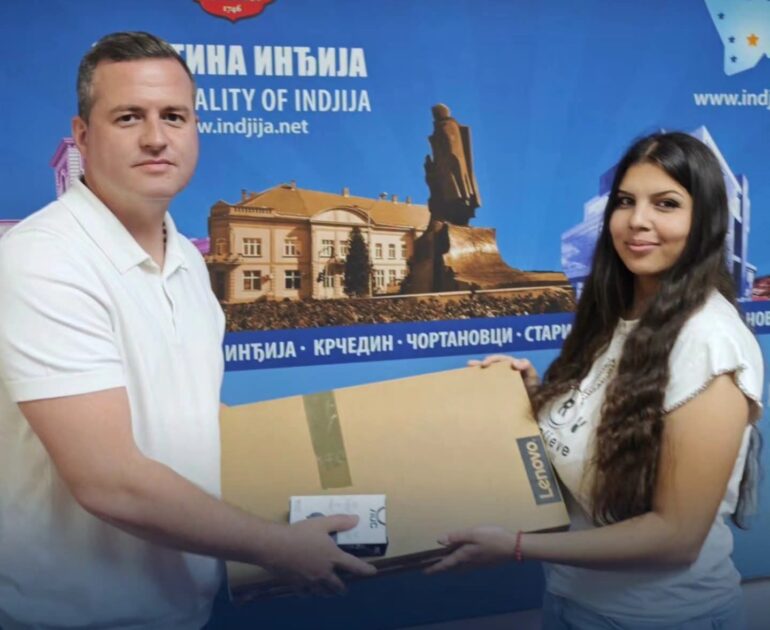 Đak generacije Milica Jovanović nagrađena za trud i rezultate