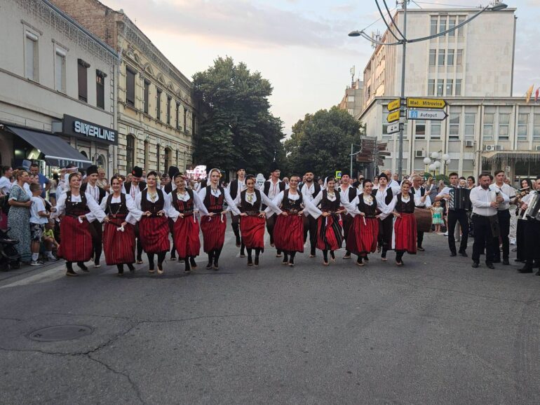 Izmena režima saobraćaja u centru grada zbog Srem Folk Festa