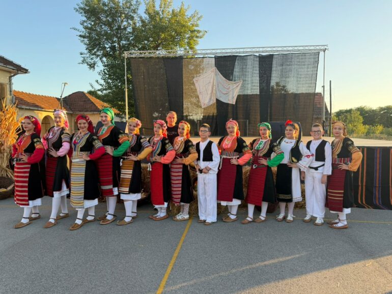 “Veče folklora” u Bosutu okupilo ljubitelje tradicije
