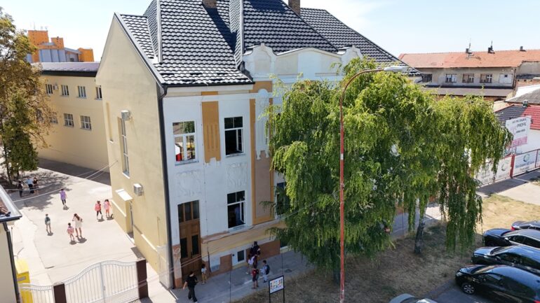 Obnova fasade na Lolinoj školi