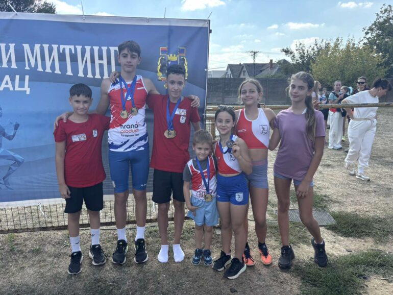 Mlade nade Sirmiuma osvojile 15 medalja u Šapcu