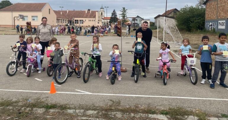 Deca iz Donjeg Tovarnika pokazala spretnost na biciklu i veliko srce