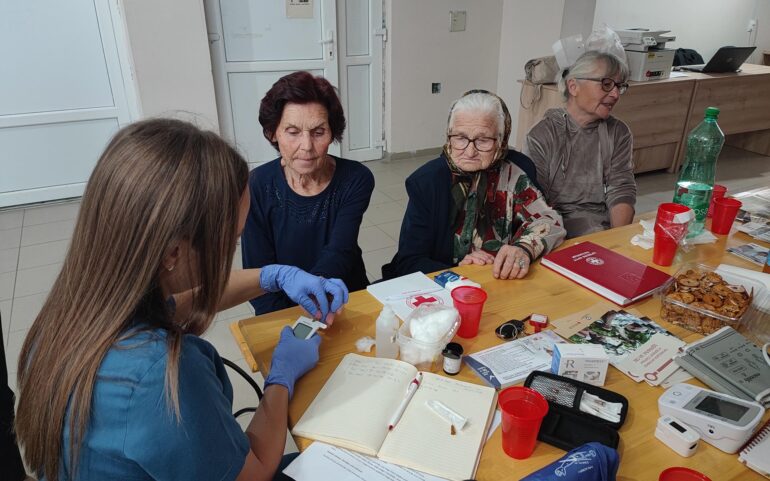 Pećinački Crveni krst obeležio Međunarodni dan starijih osoba